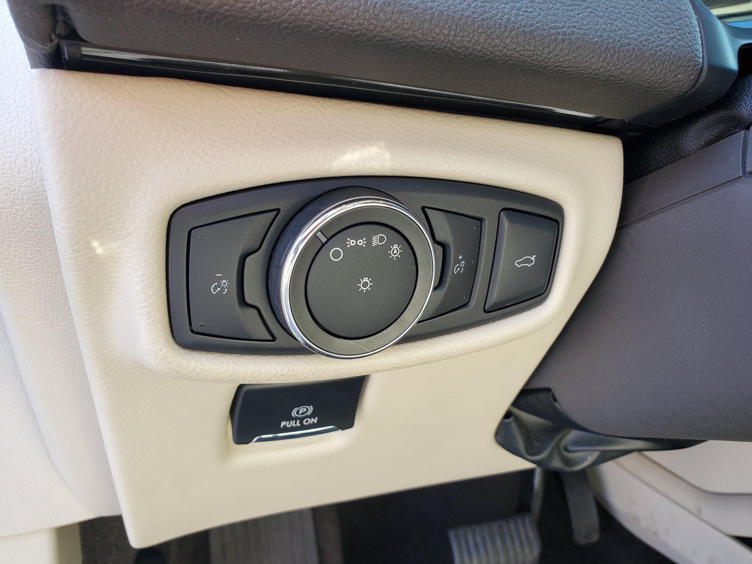 Used 2017 Lincoln MKZ Reserve FWD image 15