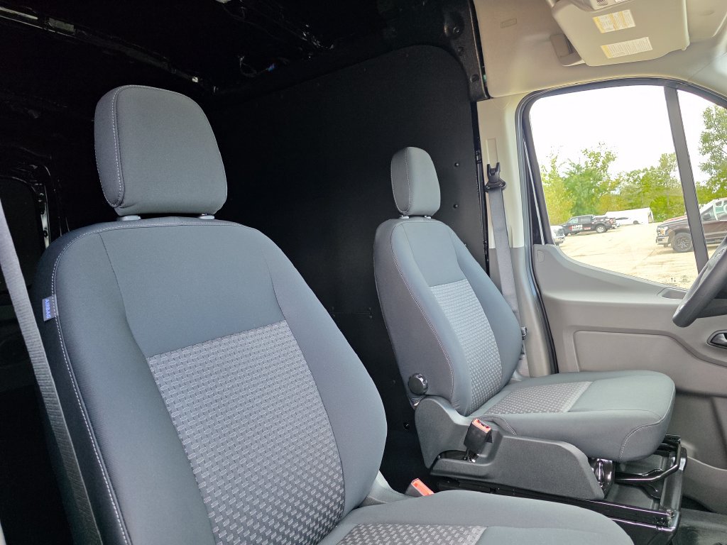 New 2026 Ford Transit 250 148 Medium Roof w/ Load Area Protection Package RWD image 19