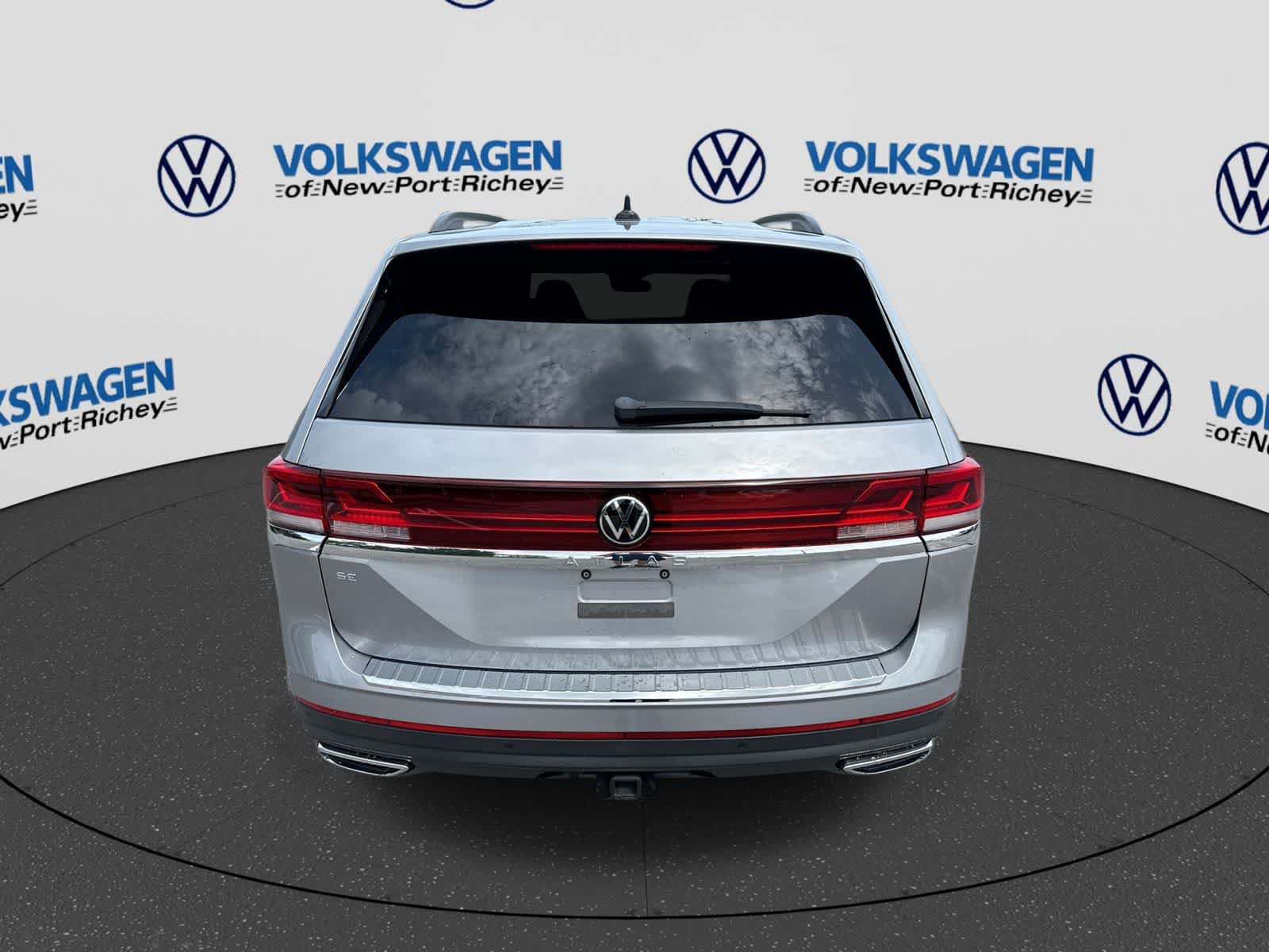 Used 2024 Volkswagen Atlas SE FWD image 13