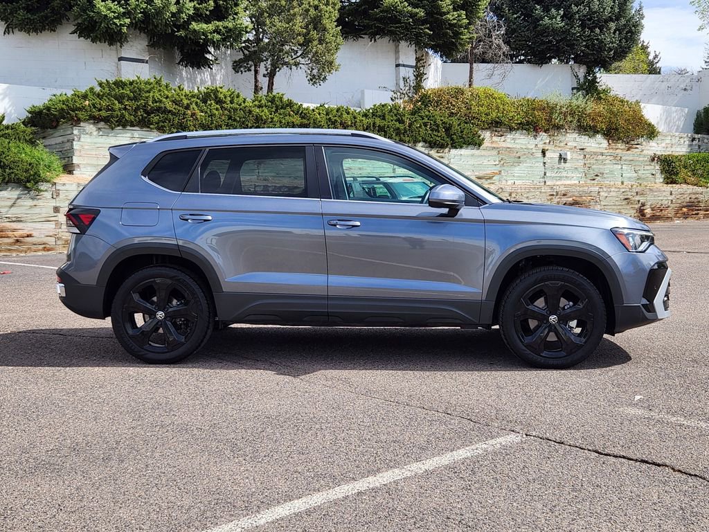 Certified 2025 Volkswagen Taos SEL AWD/4WD image 4