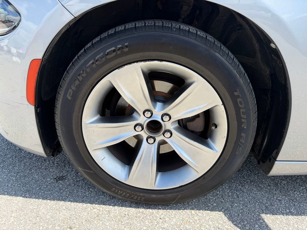 Used 2015 Dodge Charger SXT image 10