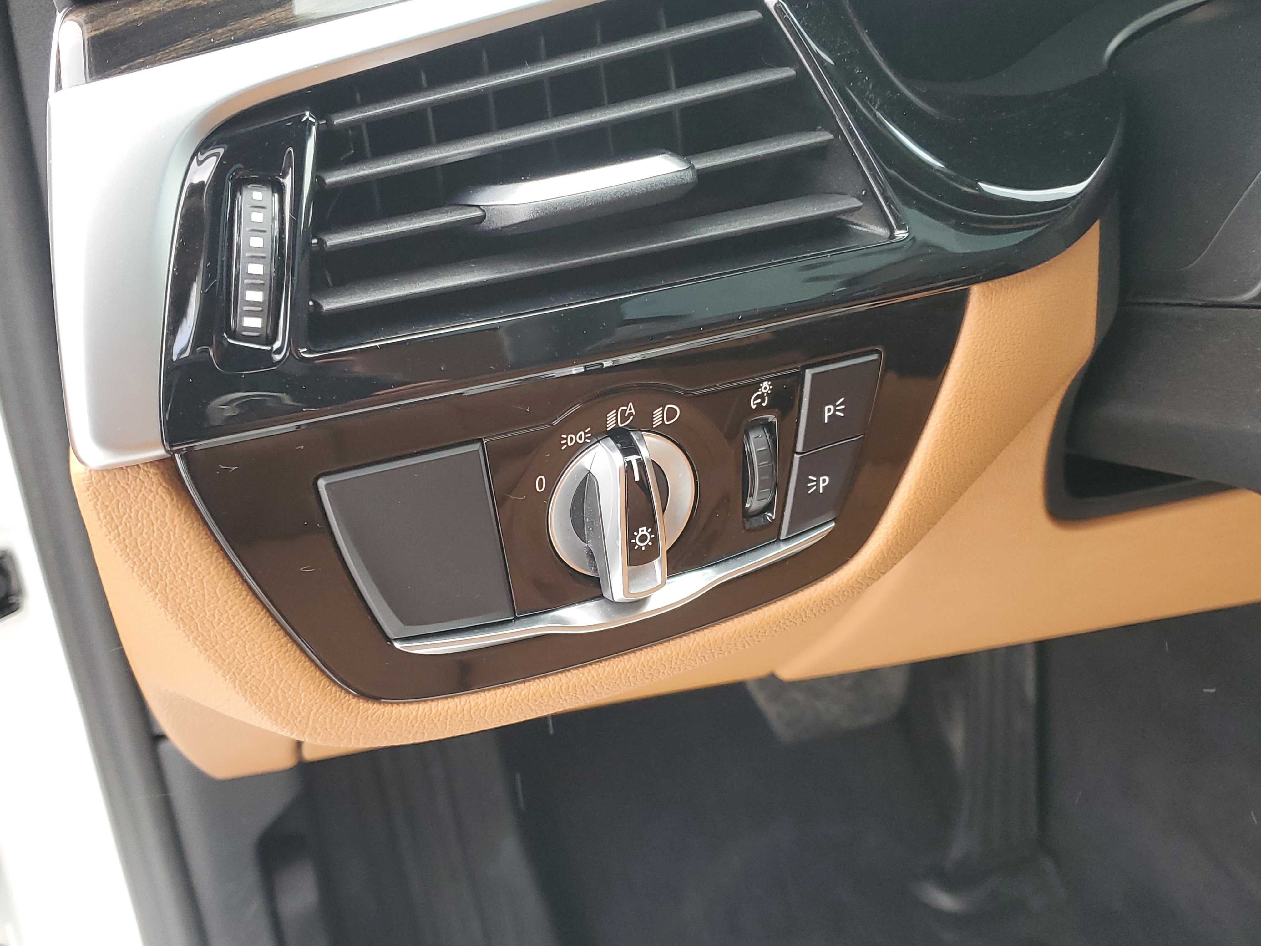 Used 2023 BMW 530i xDrive 530i xDrive w/ Premium Package image 11