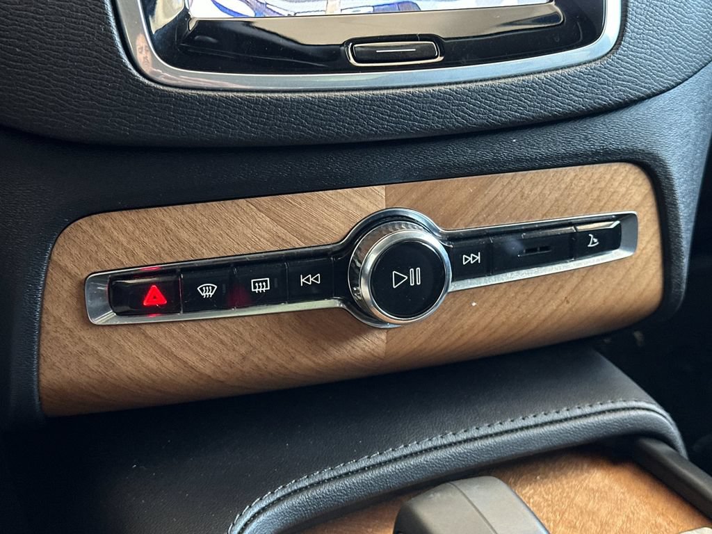 Certified 2024 Volvo XC90 T8 Plus AWD/4WD image 21