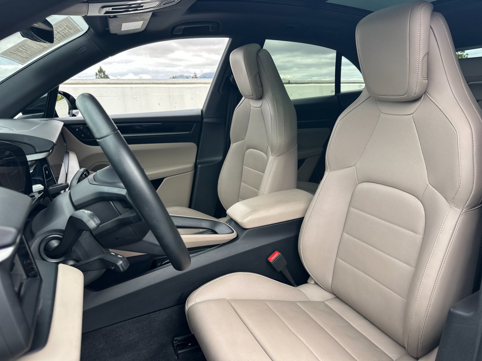 Used 2025 Porsche Macan 4S Electric AWD/4WD image 6
