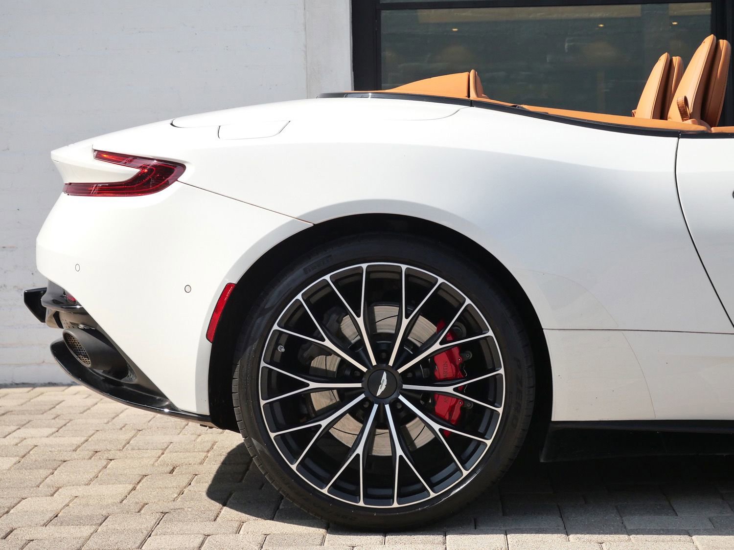 Used 2023 Aston Martin DB11 Volante RWD image 16