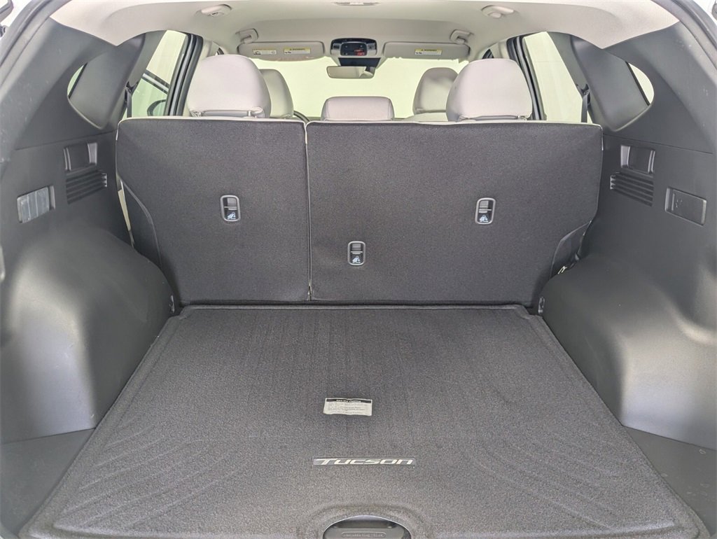 Certified 2025 Hyundai Tucson SE image 25