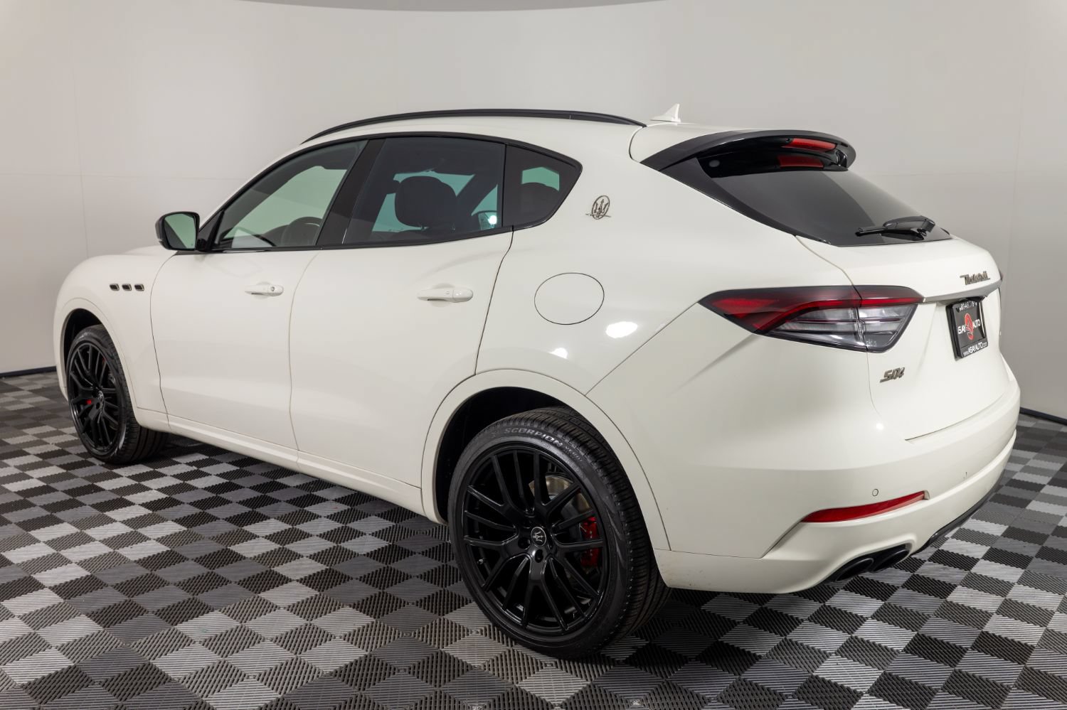 Used 2021 Maserati Levante S AWD/4WD image 4
