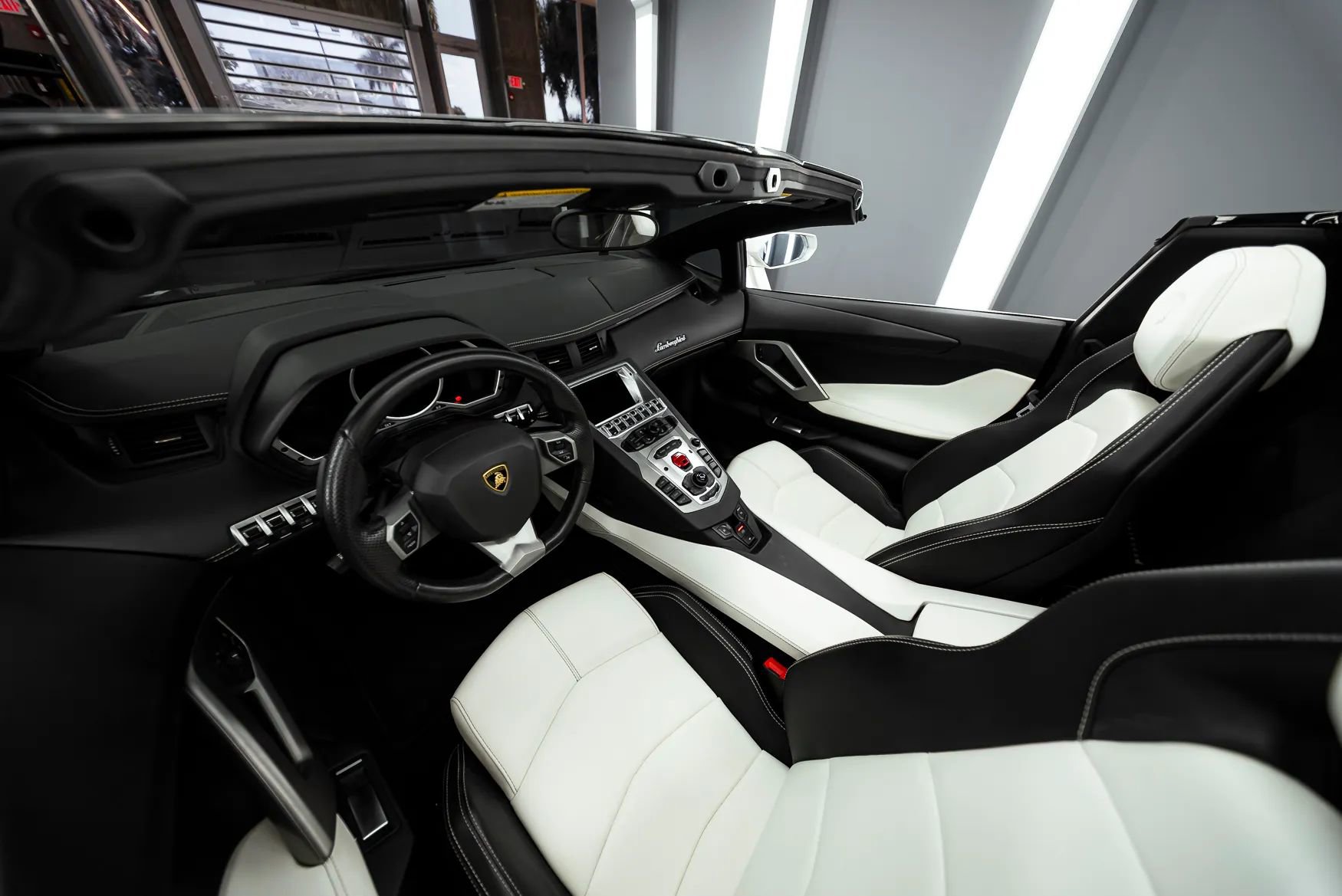 Used 2016 Lamborghini Aventador LP 700-4 image 15