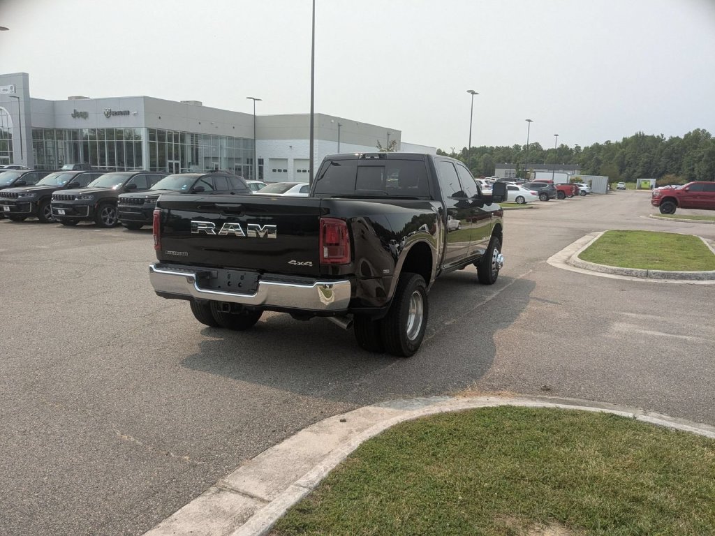 New 2026 RAM 3500 Big Horn AWD/4WD image 5