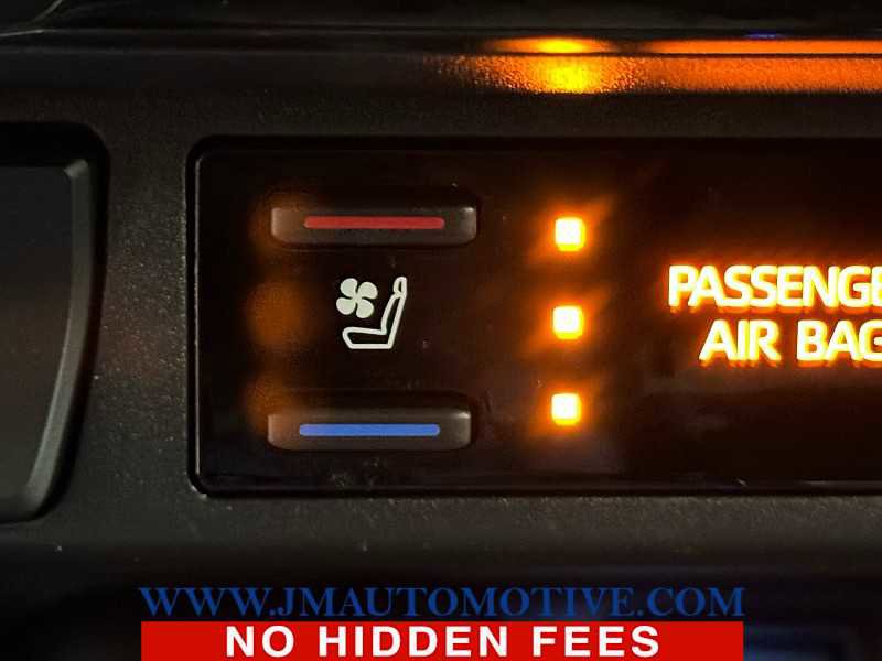 Used 2021 Toyota RAV4 Limited image 41