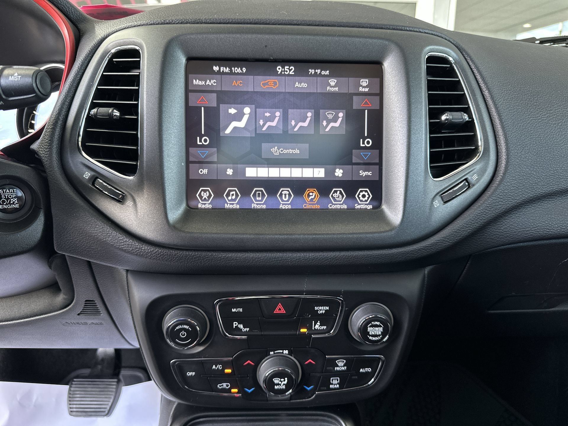 Used 2017 Jeep Compass Trailhawk w/ Leather Interior Group AWD/4WD image 34