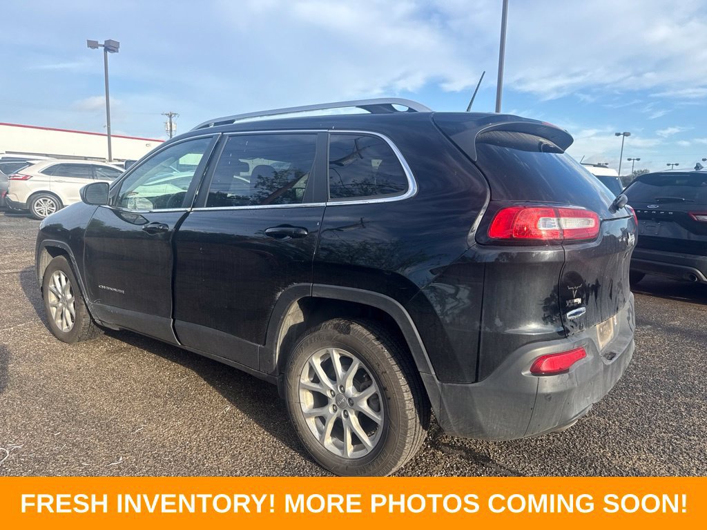 Used 2017 Jeep Cherokee Latitude w/ Comfort & Sound Group FWD image 4
