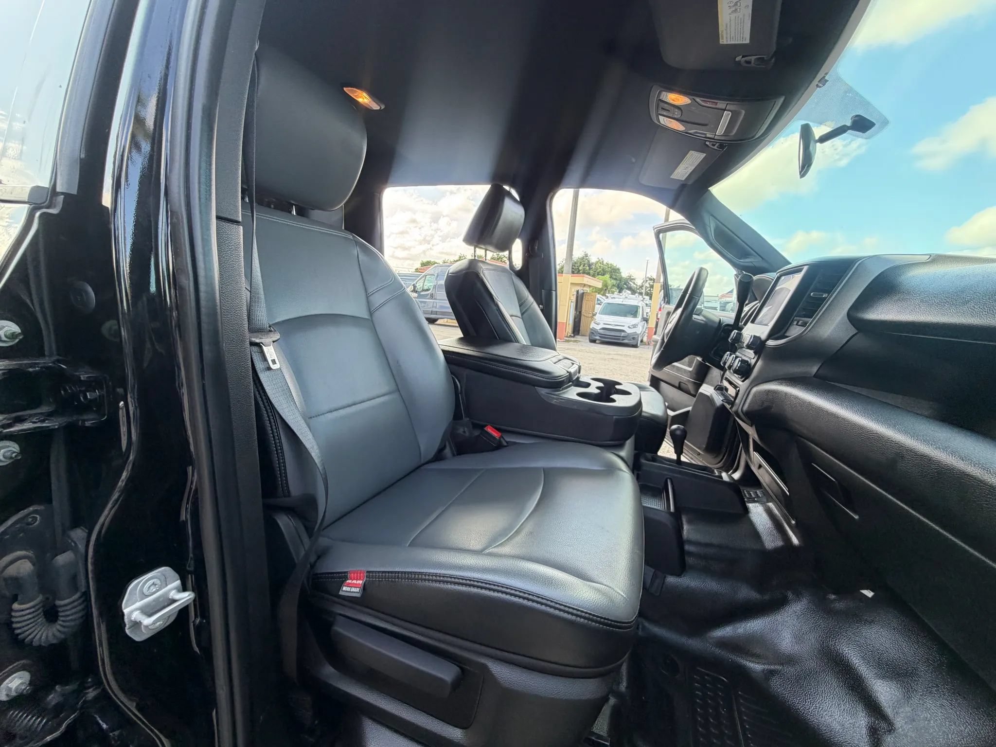Used 2022 RAM 3500 Tradesman w/ Chrome Appearance Group AWD/4WD image 23