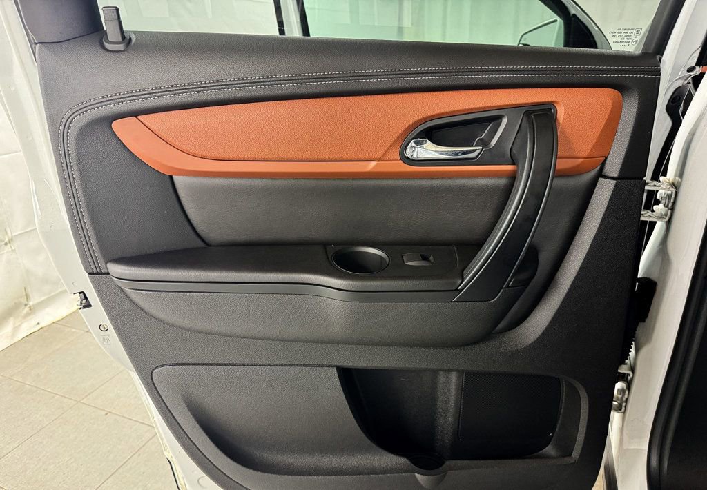 Used 2017 Chevrolet Traverse LT w/ Style and Technology Package FWD image 16