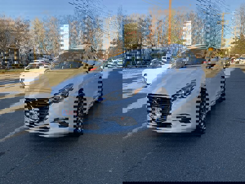 Used 2018 MAZDA MAZDA3 Touring image 1