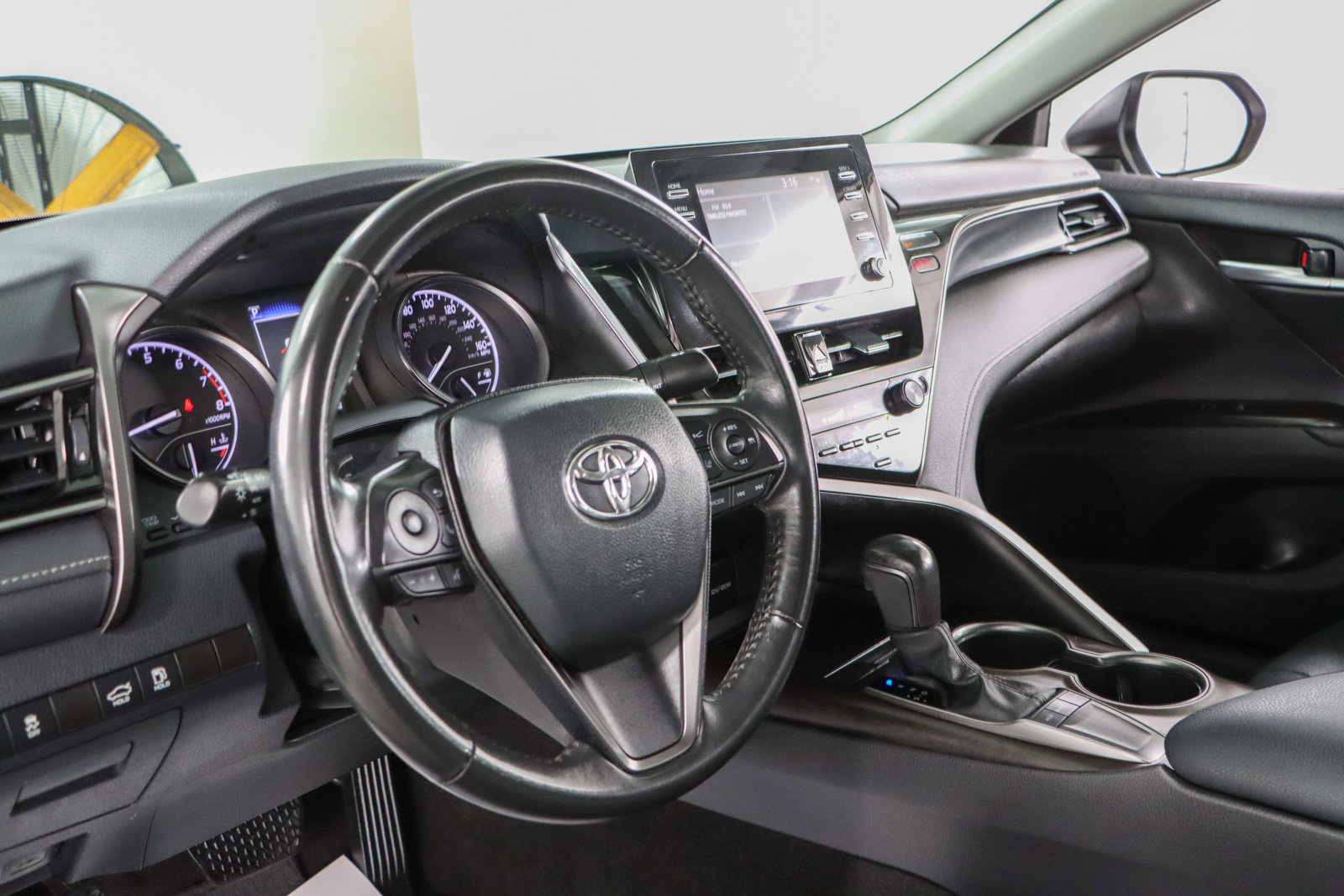 Used 2024 Toyota Camry SE image 22