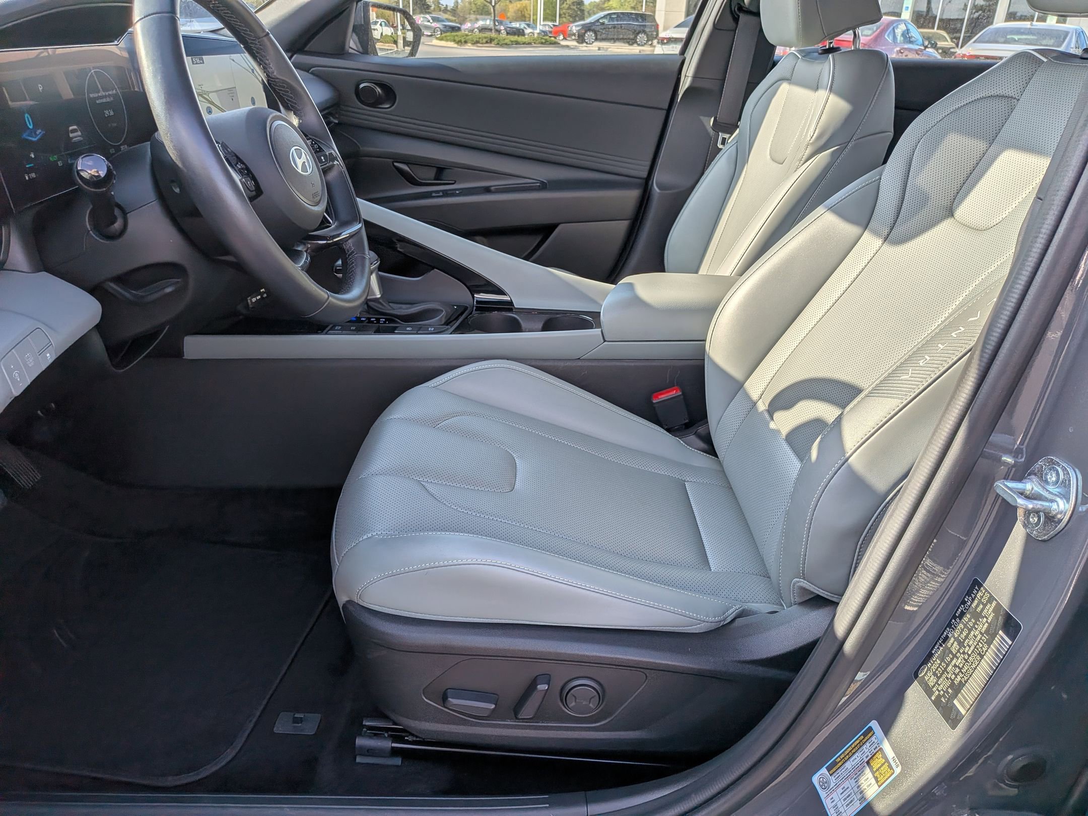 Used 2025 Hyundai Elantra Limited image 15