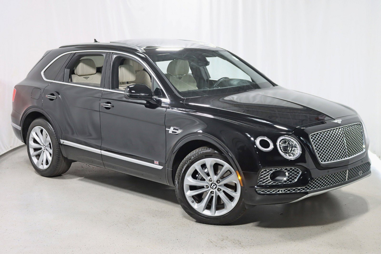 Used 2017 Bentley Bentayga image 8