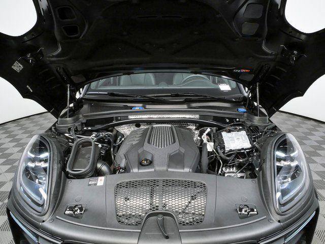 New 2026 Porsche Macan AWD/4WD image 37