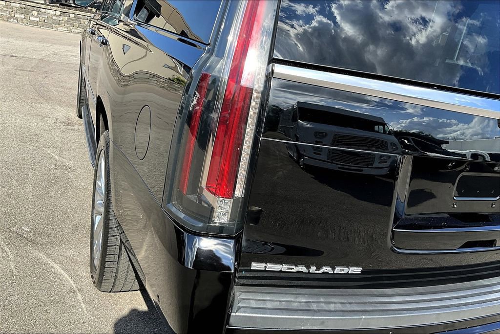 Used 2019 Cadillac Escalade ESV Luxury image 31