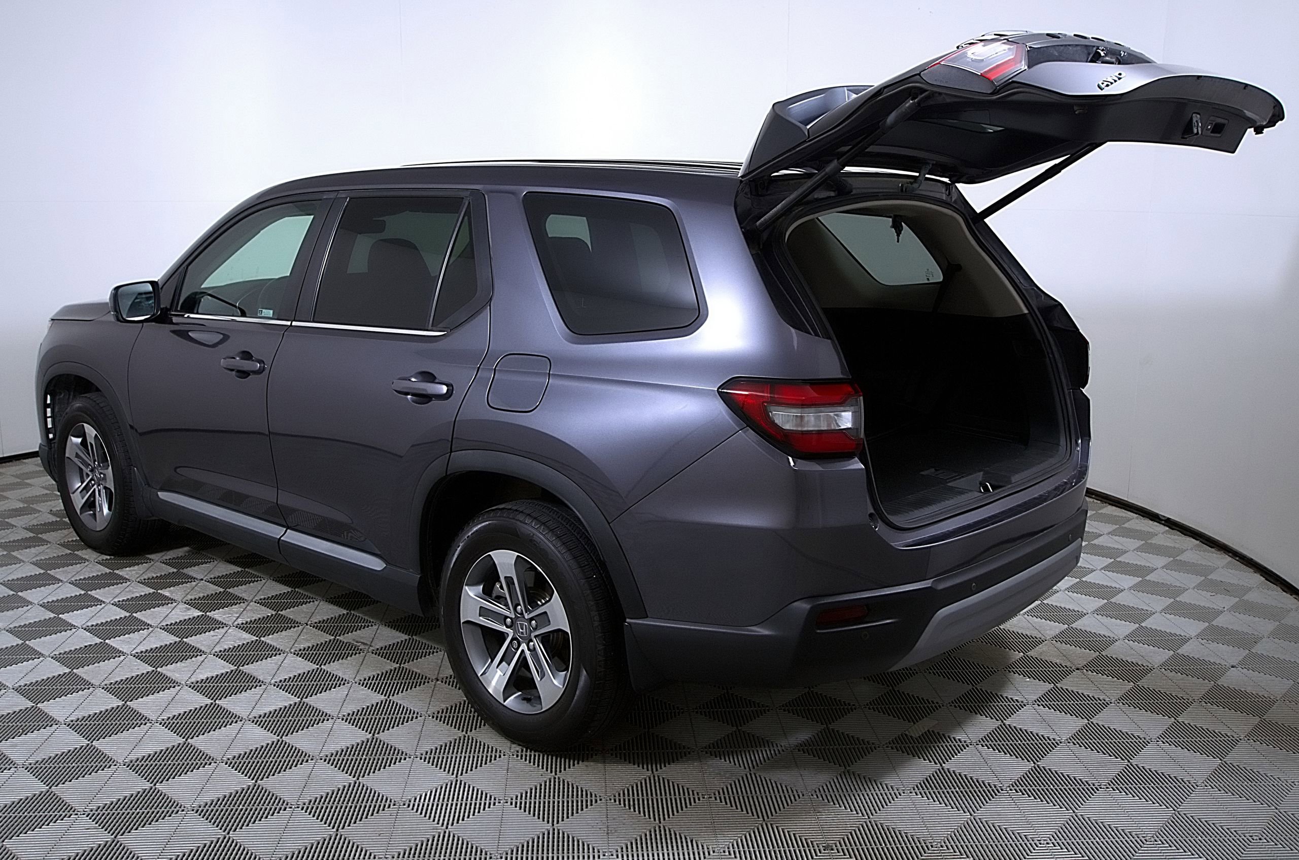 Used 2023 Honda Pilot EX-L image 10