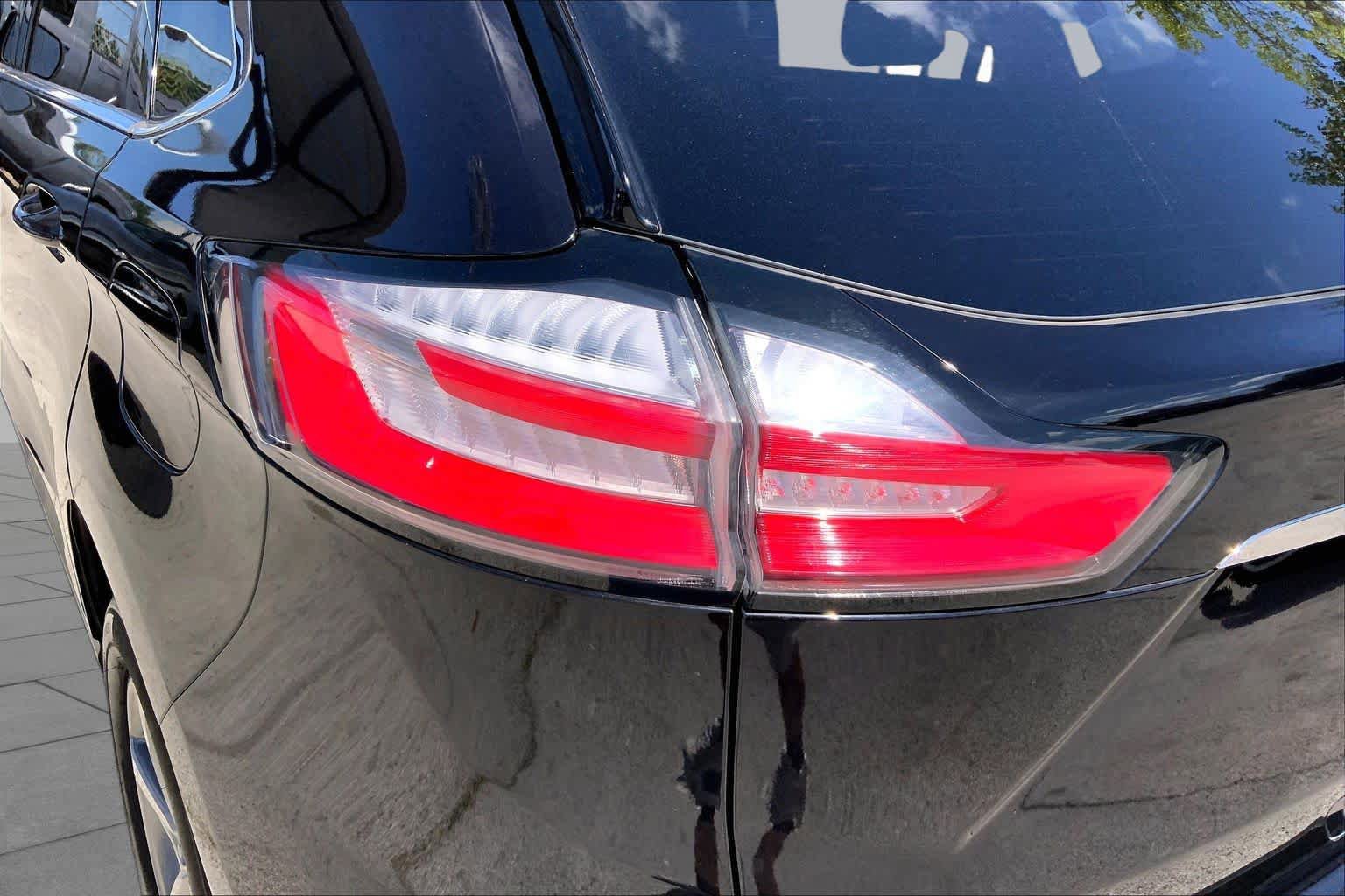 Used 2019 Ford Edge SEL w/ Equipment Group 201A FWD image 26