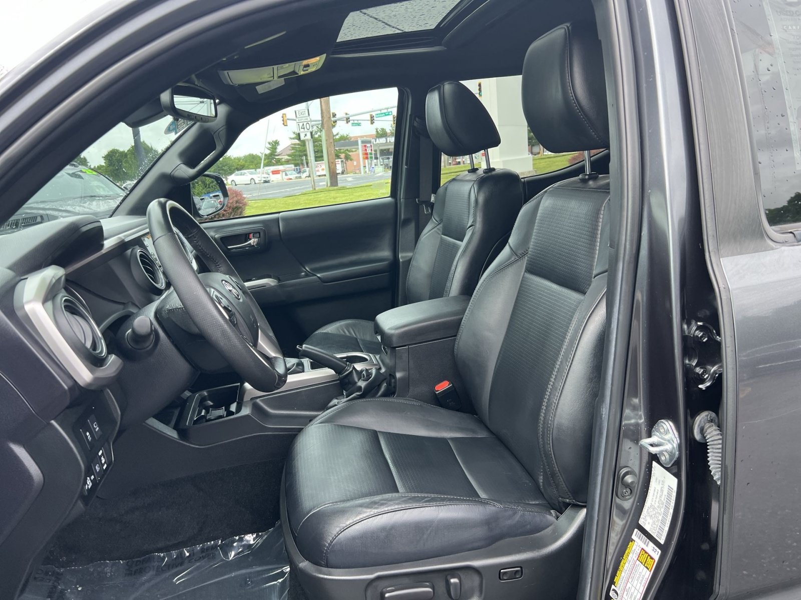 Used 2022 Toyota Tacoma Limited w/ Nightshade Package AWD/4WD image 13