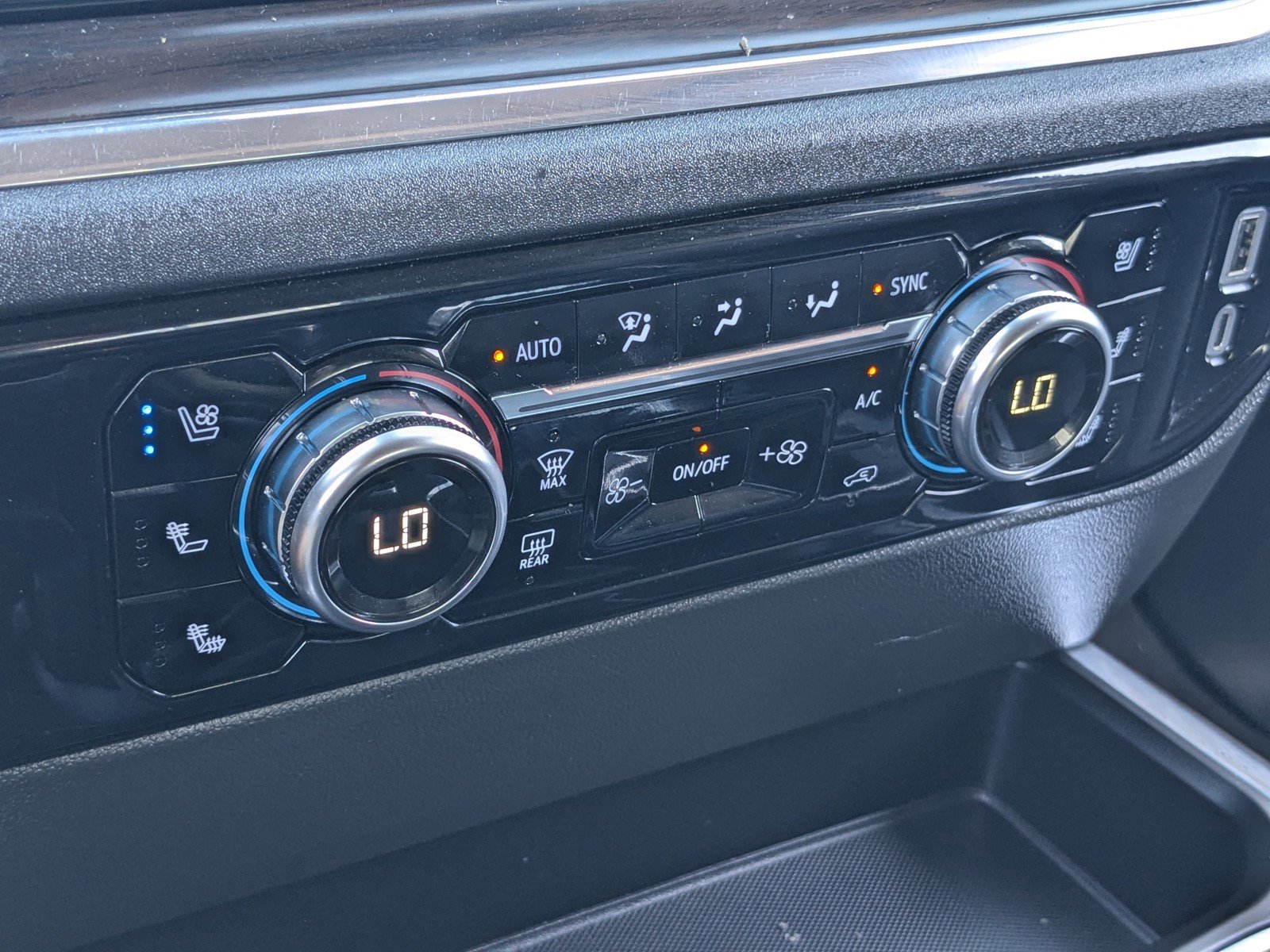 Used 2023 GMC Sierra 1500 SLT w/ SLT Premium Package image 23