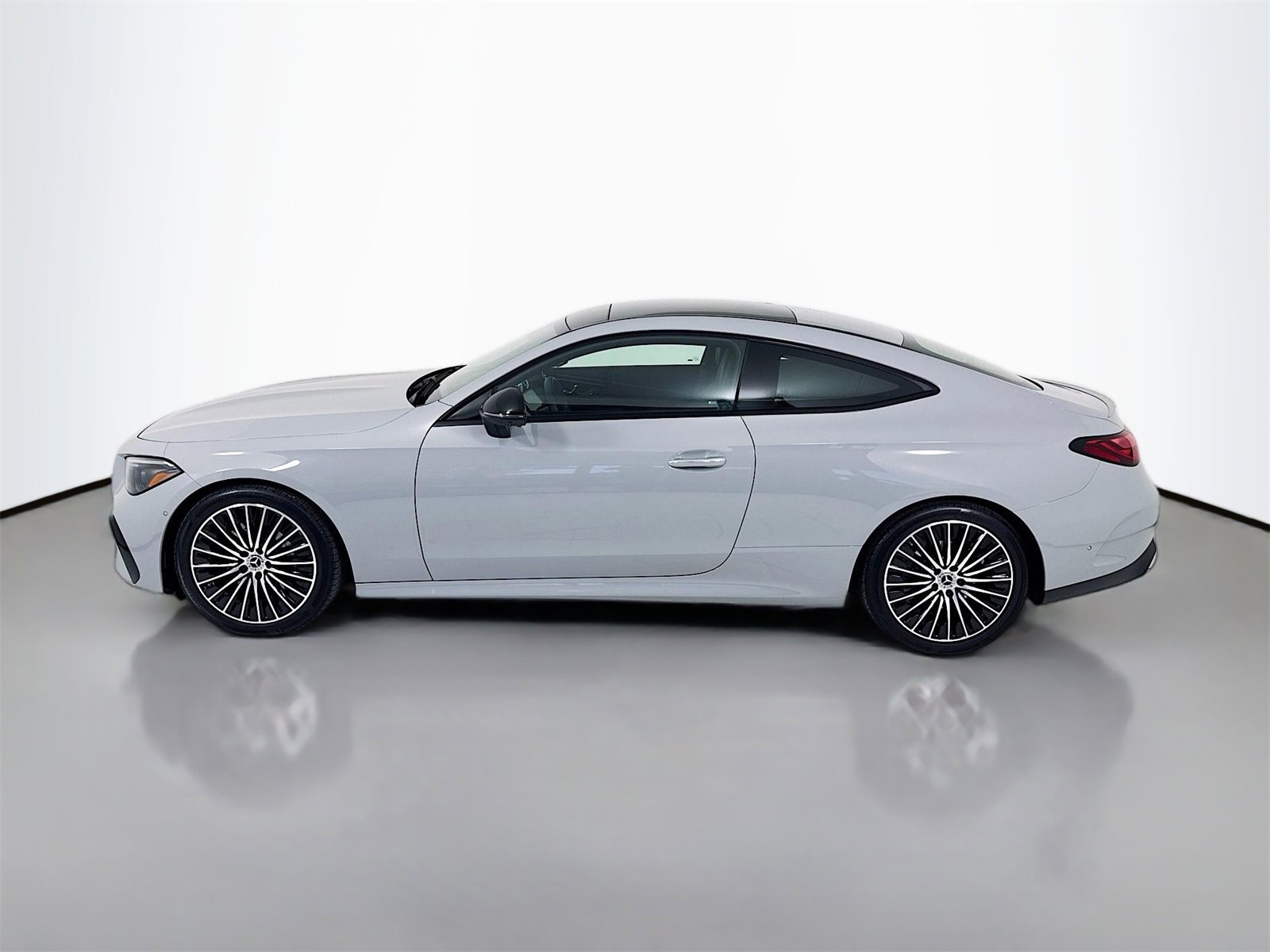 Used 2024 Mercedes-Benz CLE 300 4MATIC Coupe image 4