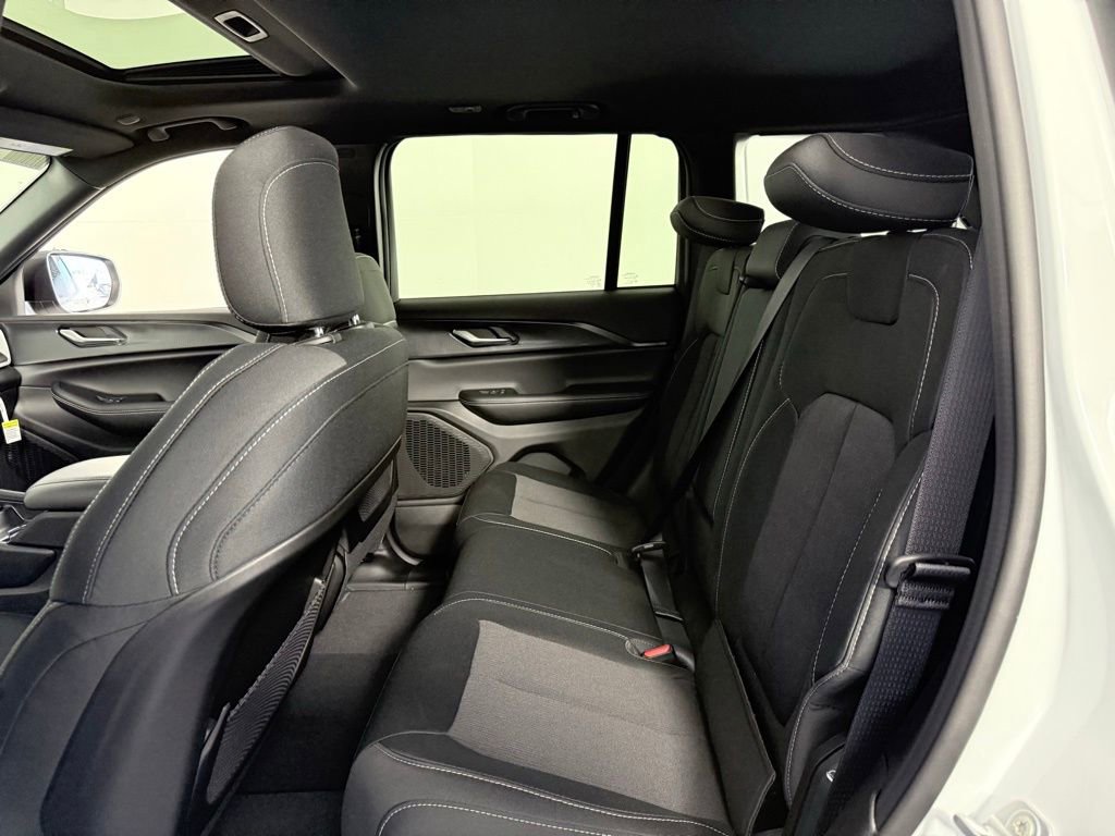New 2025 Jeep Grand Cherokee Laredo X image 18