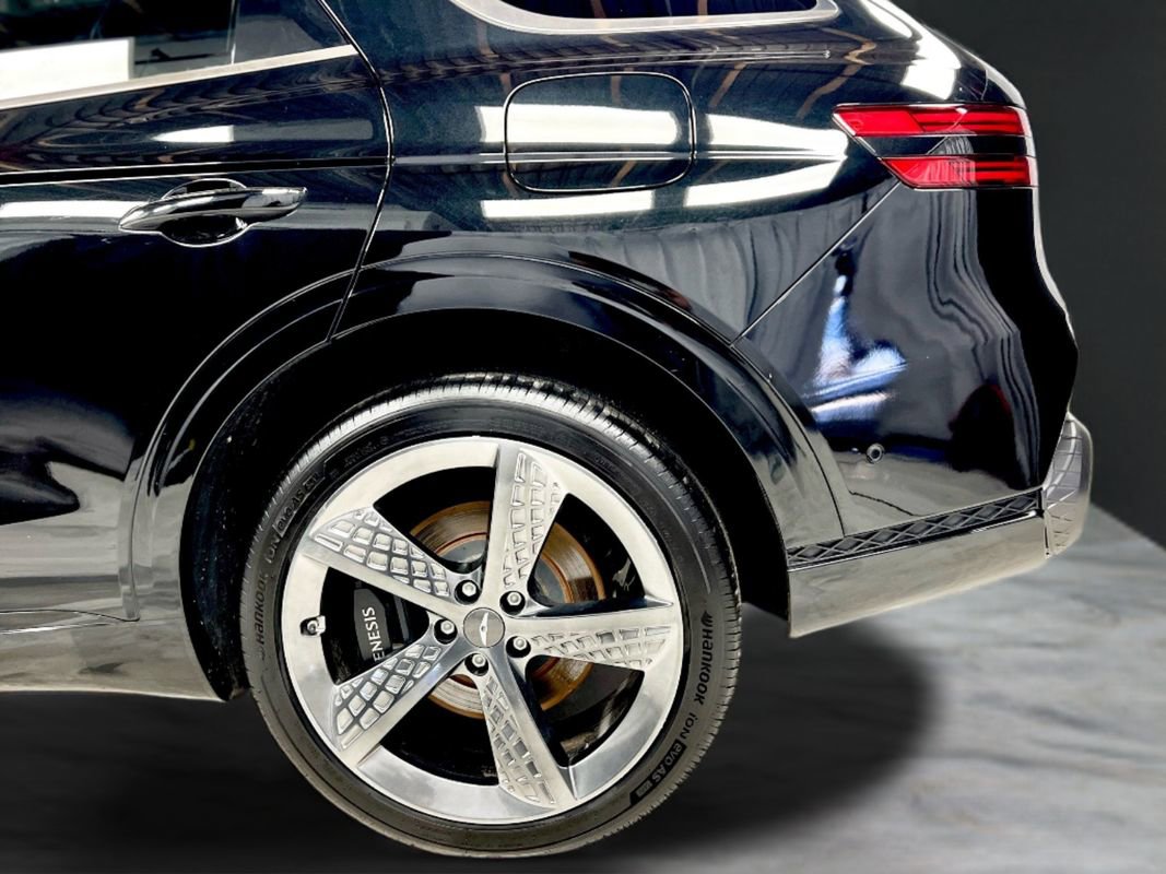 Used 2023 Genesis GV70 2.5T w/ Sport Prestige Package image 13