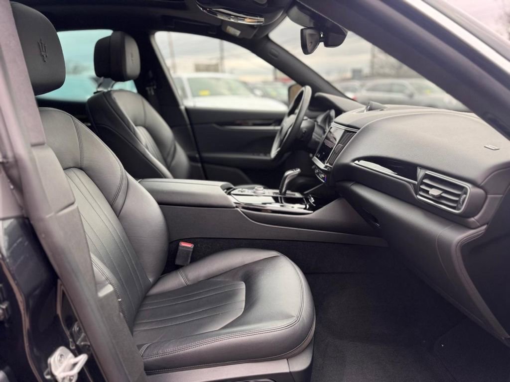 Used 2023 Maserati Levante GT AWD/4WD image 25