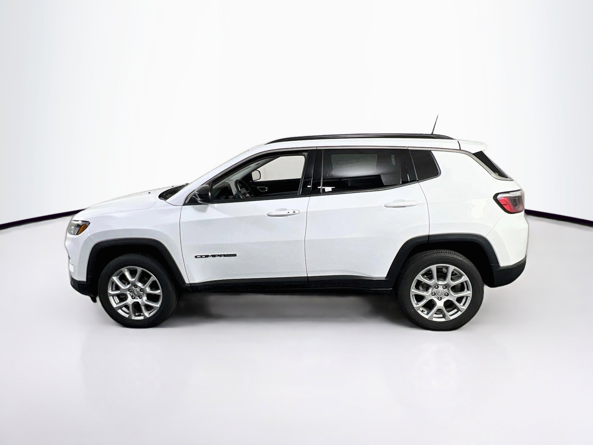 Used 2022 Jeep Compass Latitude AWD/4WD image 8