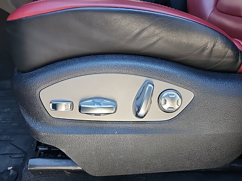 Used 2023 Porsche Macan AWD/4WD image 19