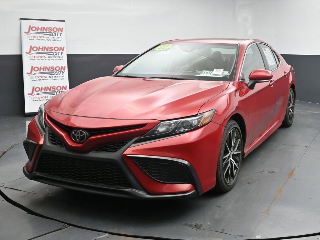 Used 2022 Toyota Camry SE image 4