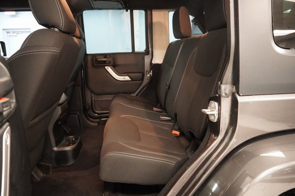 Used 2016 Jeep Wrangler Unlimited Sahara w/ Connectivity Group image 25