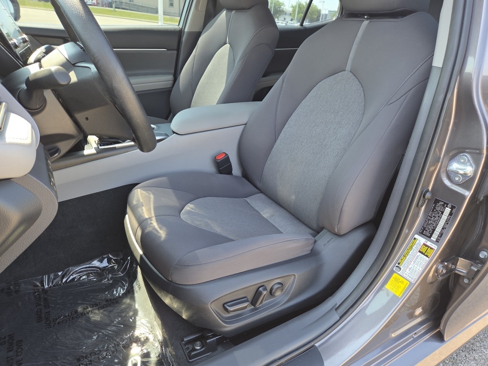 Used 2022 Toyota Camry LE w/ Carpet Mat Package (TMS) FWD image 24