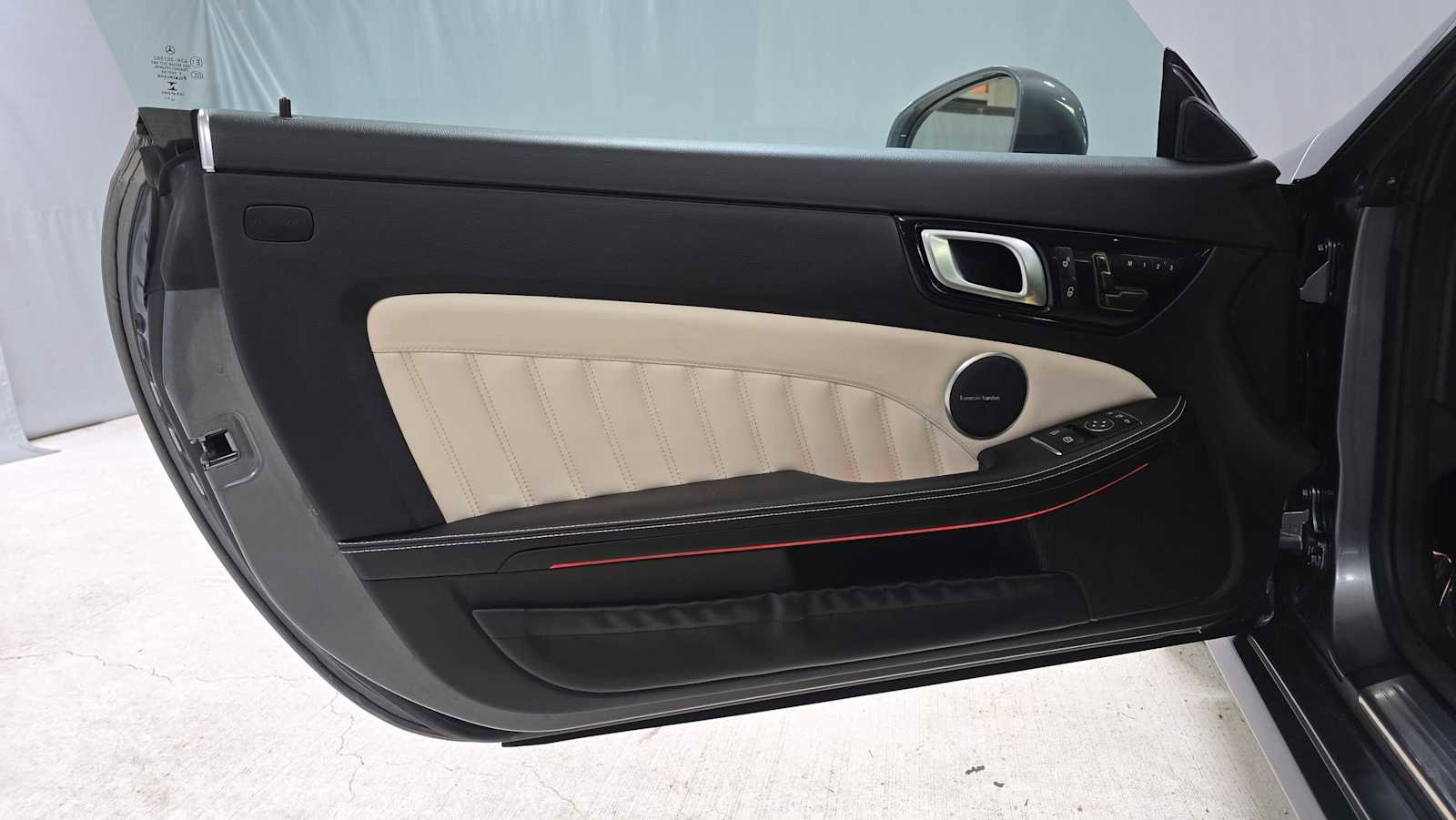 Used 2016 Mercedes-Benz SLK 300 image 18