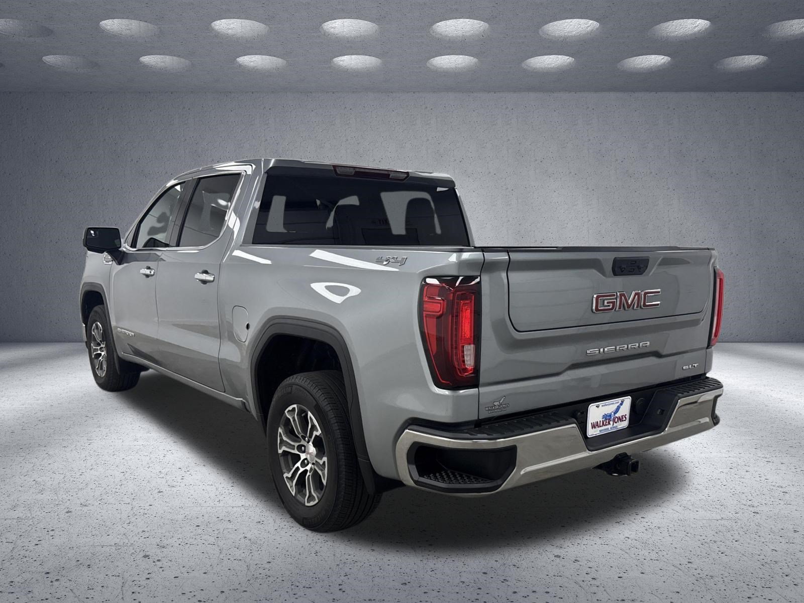 Used 2025 GMC Sierra 1500 SLT AWD/4WD image 3