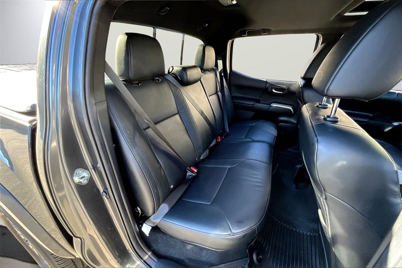 Used 2022 Toyota Tacoma Limited image 23