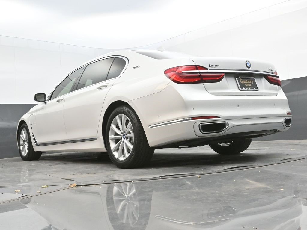 Used 2018 BMW 740e xDrive image 38