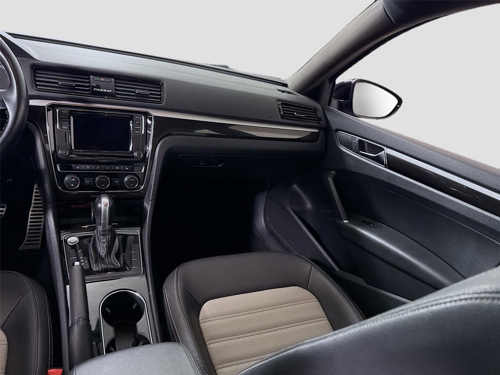 Used 2018 Volkswagen Passat 3.6 image 16