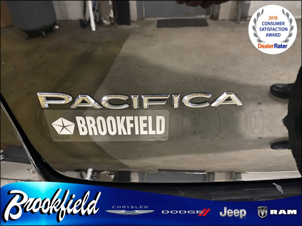 Used 2024 Chrysler Pacifica Limited FWD image 11