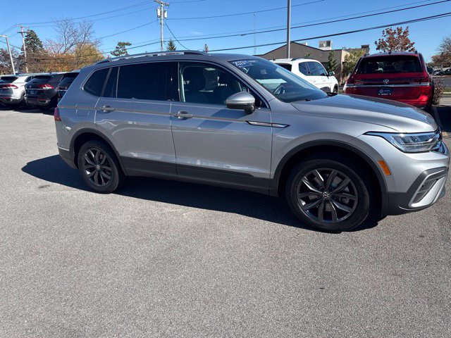 Used 2023 Volkswagen Tiguan SE w/ Panoramic Sunroof Package AWD/4WD image 13
