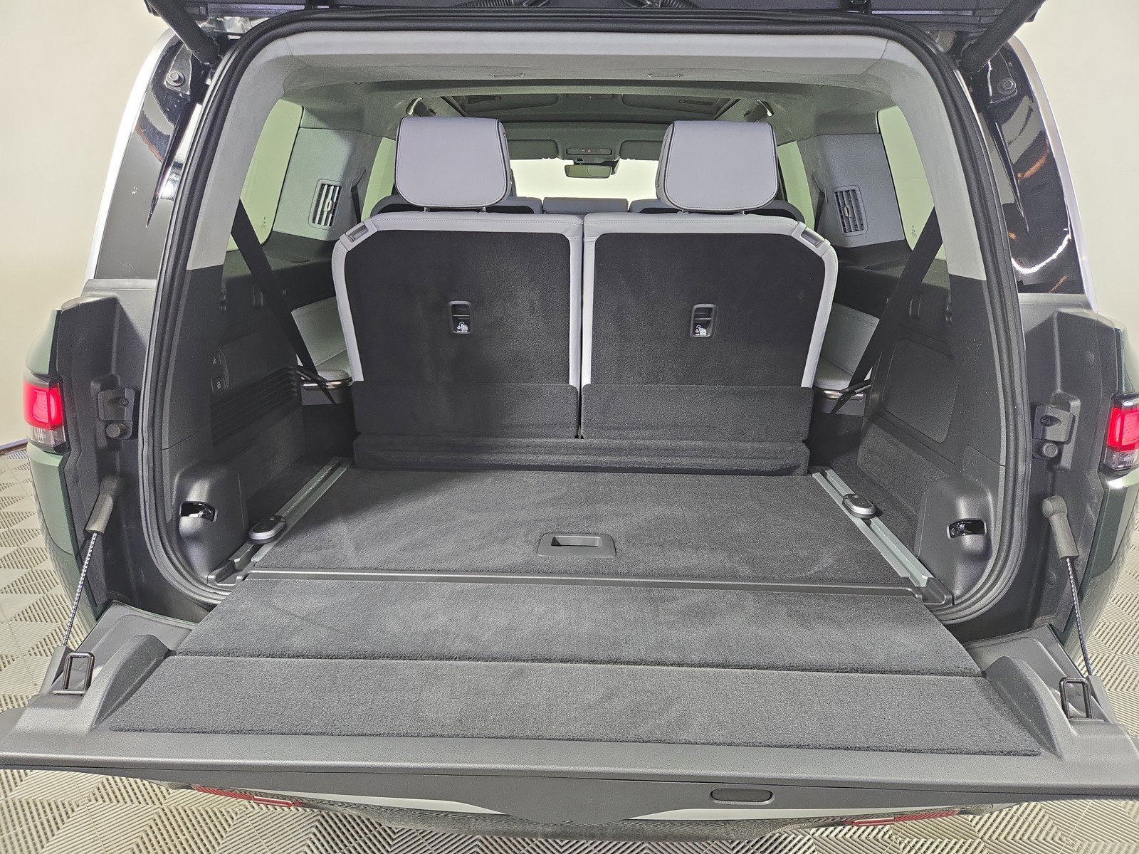 Used 2023 Rivian R1S Adventure AWD/4WD image 31