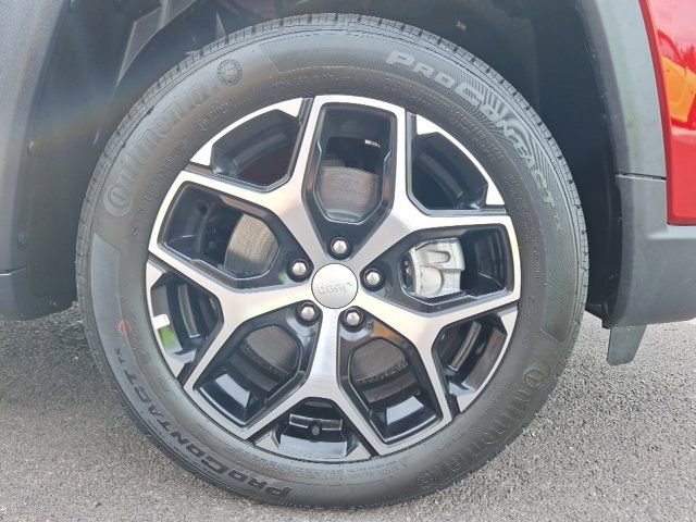 Used 2024 Jeep Compass Limited w/ Sun and Sound Group AWD/4WD image 9