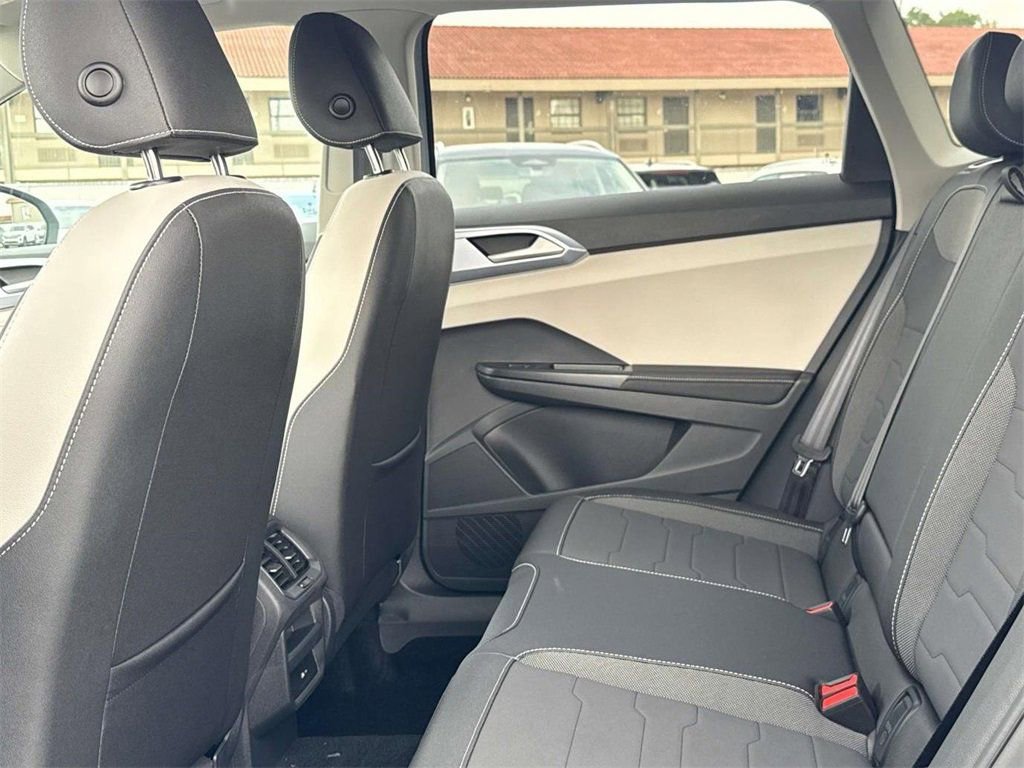 New 2025 Volkswagen Taos SE image 24