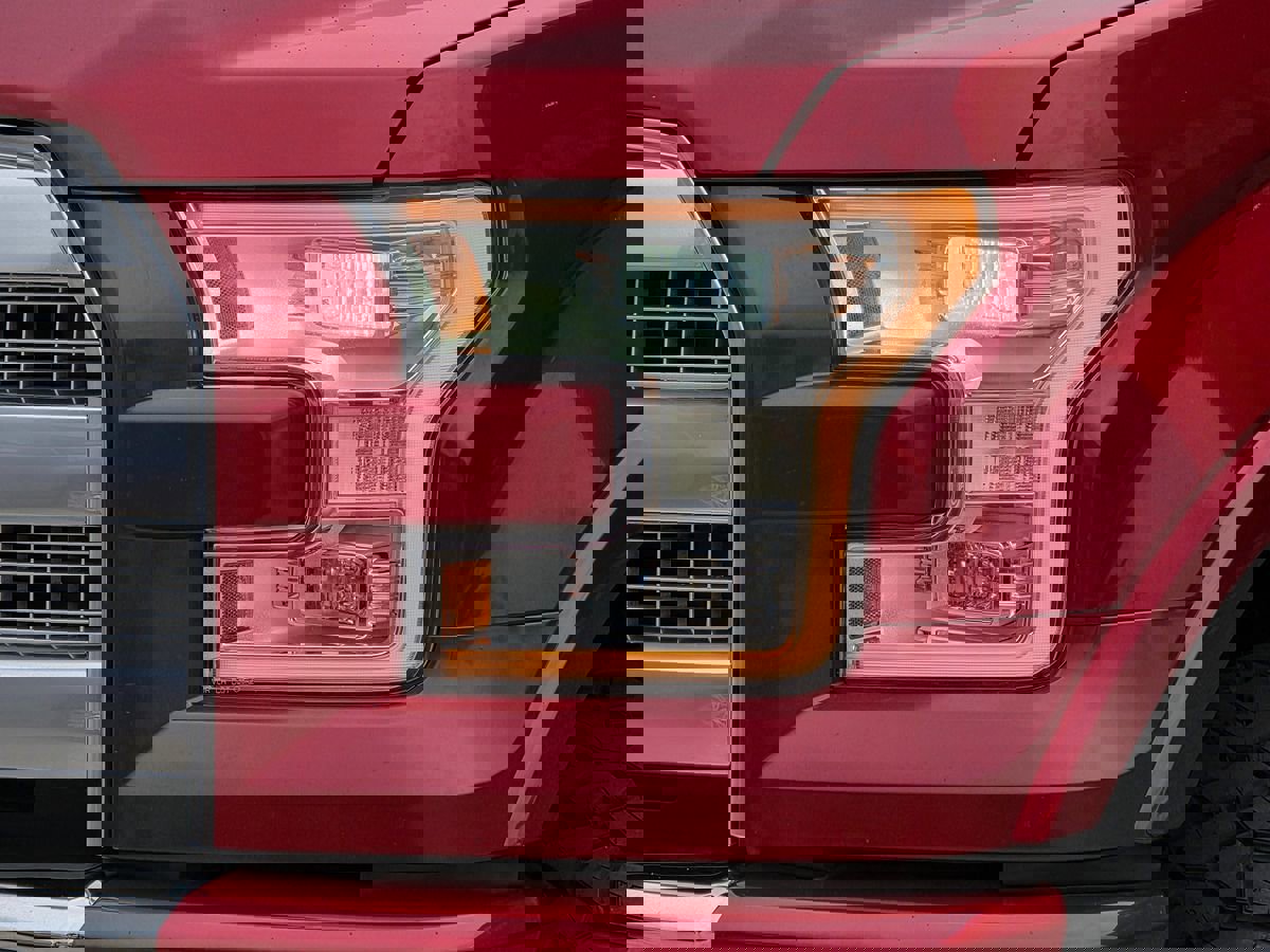 Used 2015 Ford F150 Platinum w/ Equipment Group 701A Luxury image 8