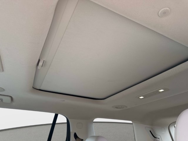 Used 2020 GMC Acadia Denali w/ Technology Package FWD image 15