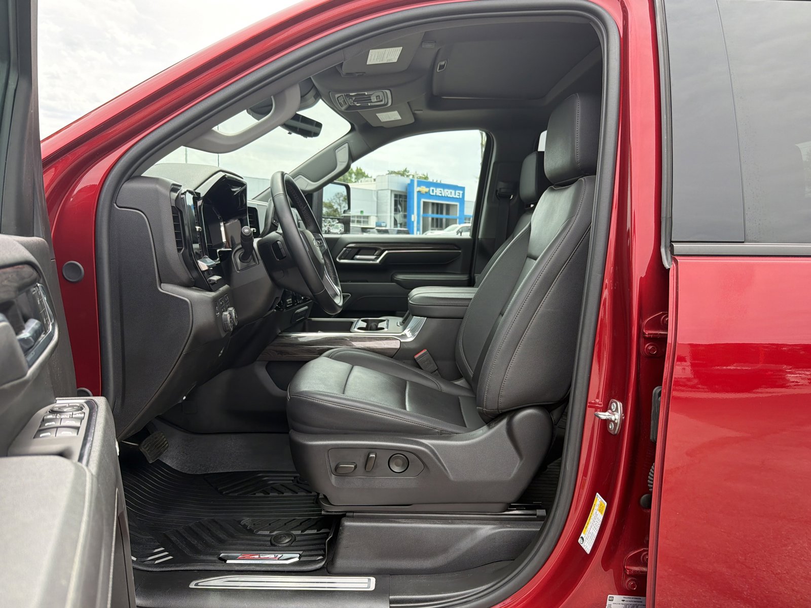 Used 2025 Chevrolet Silverado 2500 LTZ w/ LTZ Plus Package AWD/4WD image 14